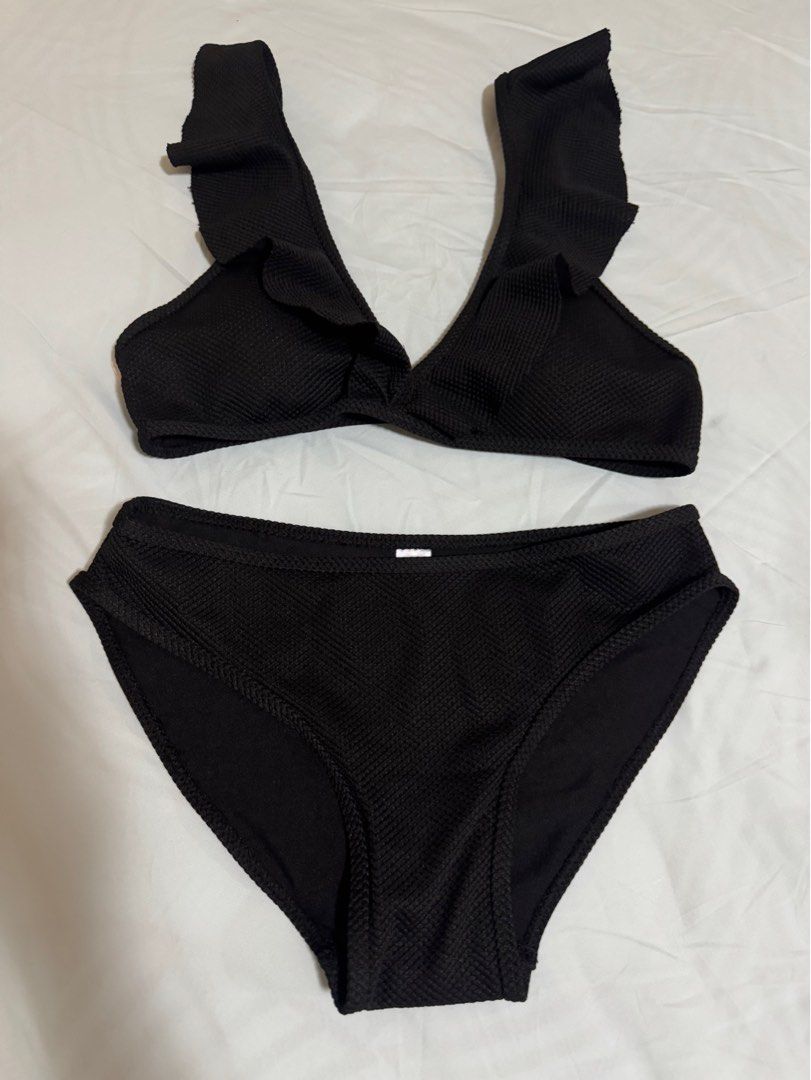 Two-piece Sexy swimwear (Category: Bikinis & Swimsuits) located in Bacoor. Submitted by _ibyangf (Listing ID 1334061722, Image 2). Description: Brandnew Padded Bra Good quality ng tela, makapal Size: M-L but XL on tag MOP: Gcash/Paymaya J&T shipping c/o buyer.