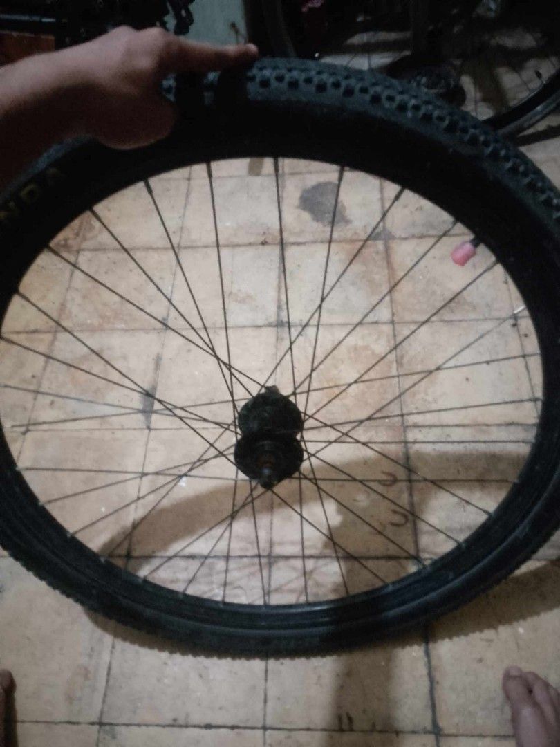 wheelset for sale (Category: Bicycles) located in Manila. Submitted by fernandez2666 (Listing ID 1334026860, Image 3). Description: 1200 na lang pm sa interested mga bossing chaoyang tire likod kendra tire front ragusa r200 hubs na yan.
