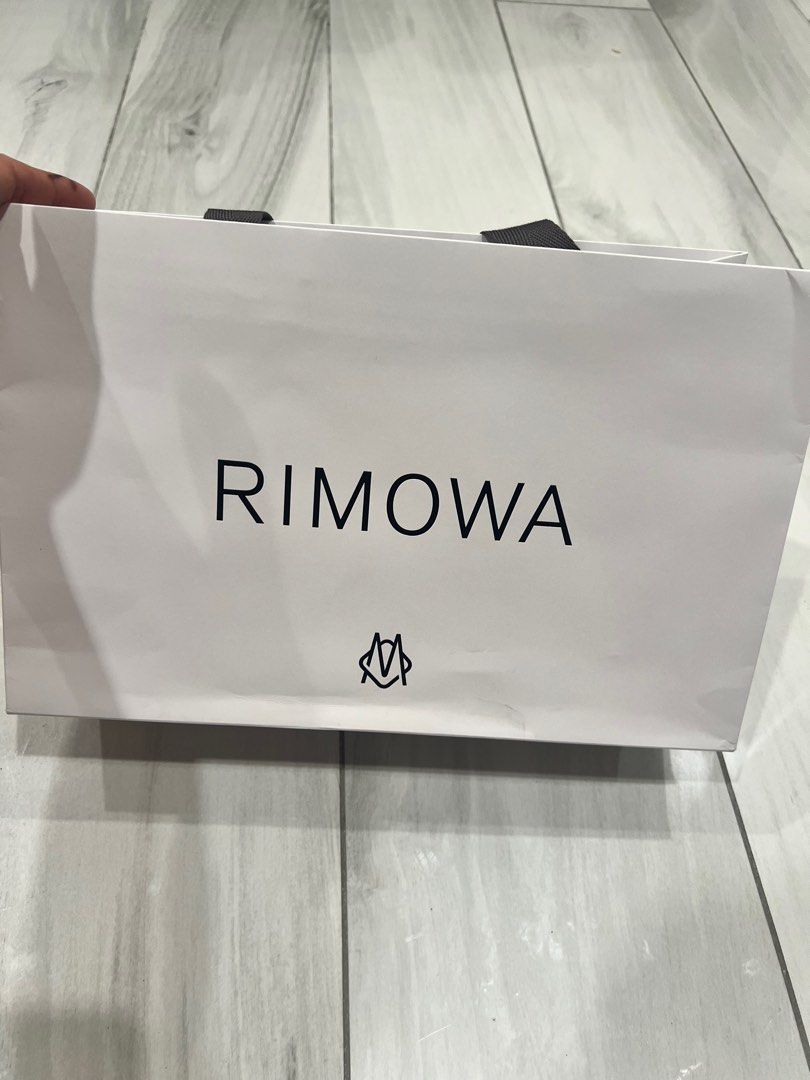 💯 authentic Rimowa paper bag (Category: Luxury Bags & Wallets) located in Quezon City. Submitted by outlet18 (Listing ID 1337246259, Image 1). Description: .
