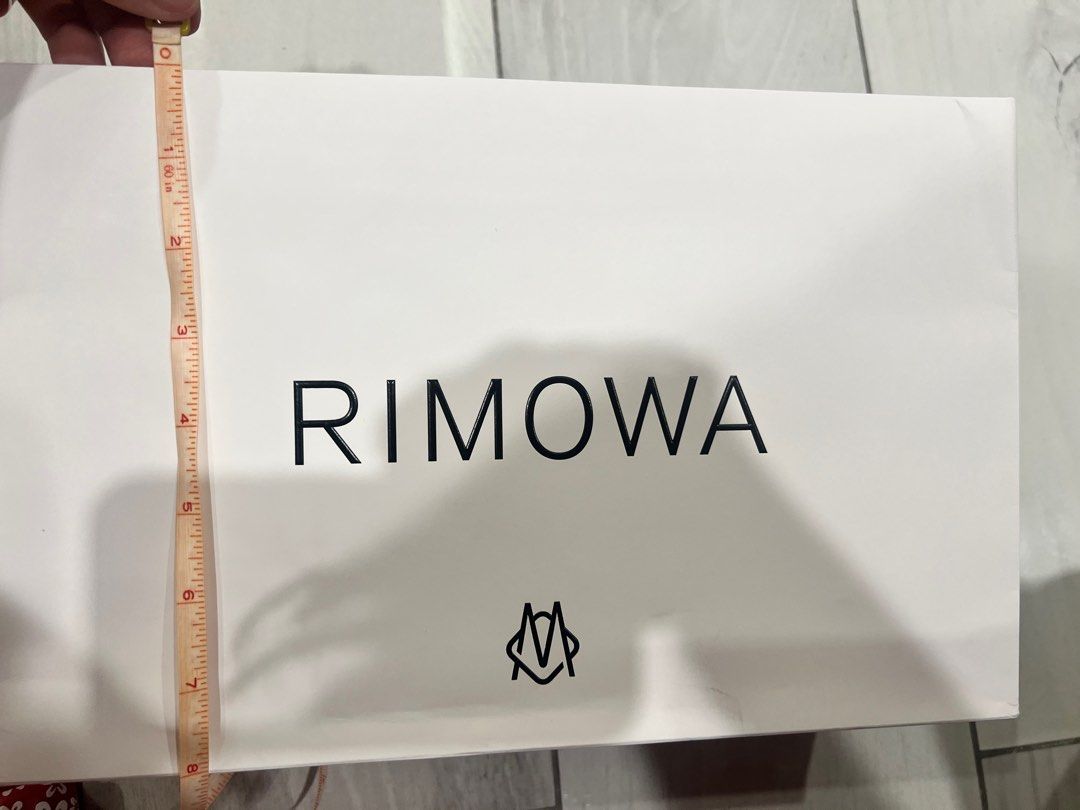 💯 authentic Rimowa paper bag (Category: Luxury Bags & Wallets) located in Quezon City. Submitted by outlet18 (Listing ID 1337246259, Image 3). Description: .