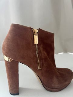 (Category: ) located in . Submitted by ohmydiorcloset (Listing ID 1337311769, Image 1). Description: .