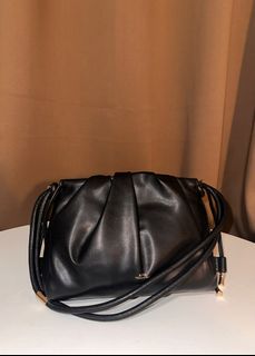 (Category: ) located in . Submitted by dca.preloved (Listing ID 1337344205, Image 1). Description: .