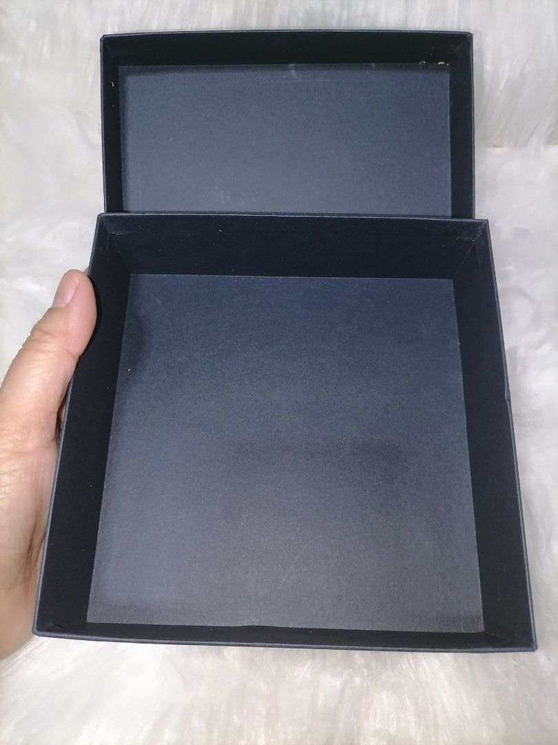 Auth. Burberry Box Bundle (Category: Luxury Accessories) located in Butuan. Submitted by az-branded.items (Listing ID 1337324015, Image 3). Description: Watch box- 4" x 3" with care card 1- box - 6" x 6" x 2" Very good condition From Japan.
