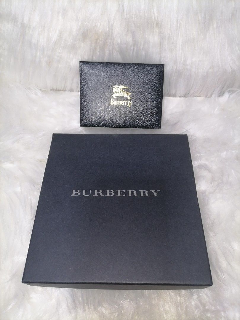 Auth. Burberry Box Bundle (Category: Luxury Accessories) located in Butuan. Submitted by az-branded.items (Listing ID 1337324015, Image 1). Description: Watch box- 4" x 3" with care card 1- box - 6" x 6" x 2" Very good condition From Japan.
