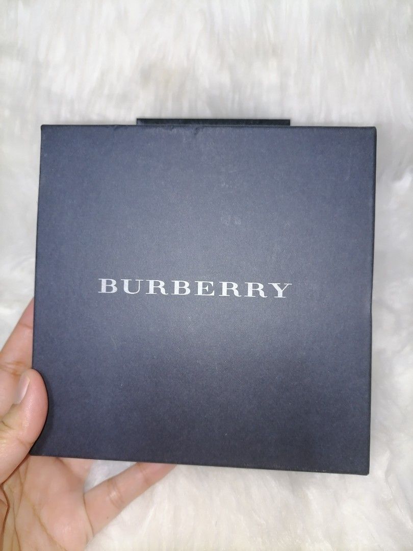 Auth. Burberry Box Bundle (Category: Luxury Accessories) located in Butuan. Submitted by az-branded.items (Listing ID 1337324015, Image 2). Description: Watch box- 4" x 3" with care card 1- box - 6" x 6" x 2" Very good condition From Japan.