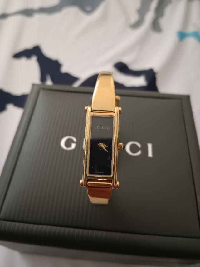 Authentic Vintage Gucci 1500 bangle watch