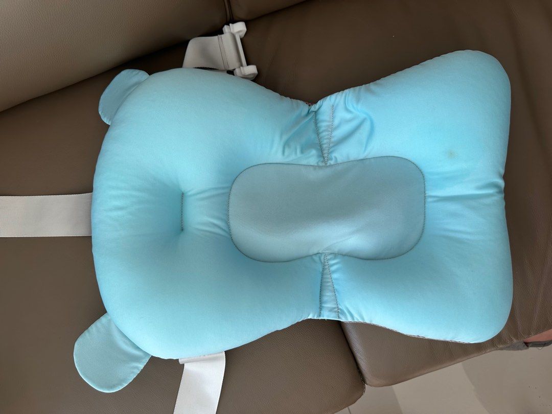Baby Bath Cushion Mat (Category: Bathtub & Bath Accessories) located in Manila. Submitted by bclzt (Listing ID 1337304289, Image 2). Description: used twice #bathtub #baby #babybathcushion.
