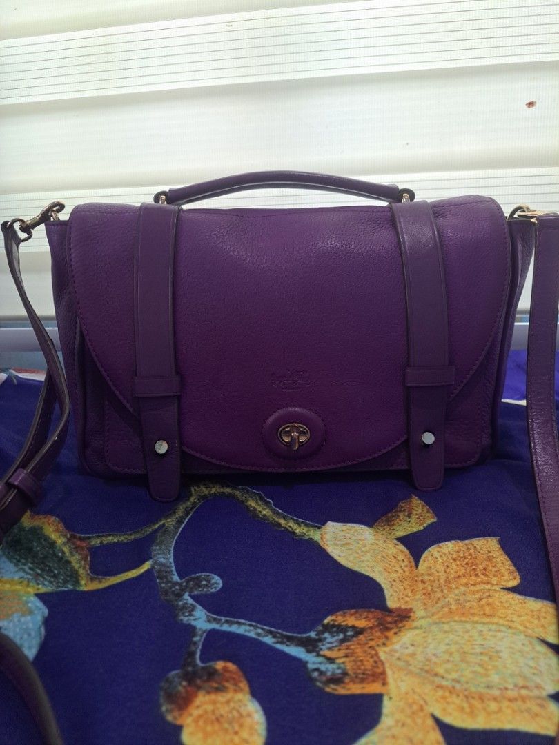 Coach brooklyn medium (Category: Luxury Bags & Wallets) located in Batangas. Submitted by venus232nd (Listing ID 1337275025, Image 2). Description: genuine leather,ykk zip,good condition.