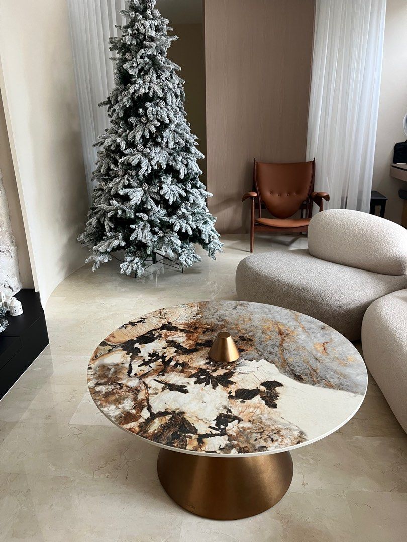 Coffee table (Category: Tables & Sets) located in Singapore. Submitted by thenextblessing (Listing ID 1337291721, Image 1). Description: .