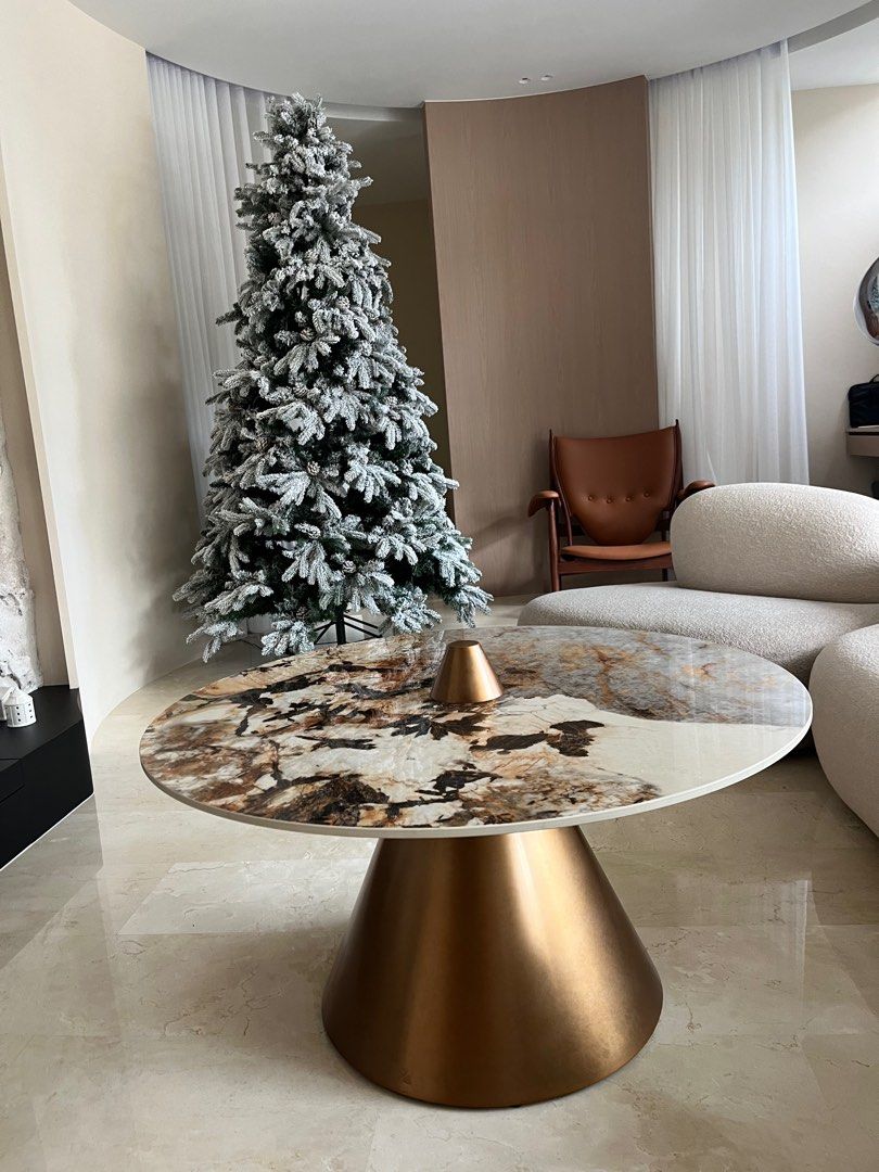 Coffee table (Category: Tables & Sets) located in Singapore. Submitted by thenextblessing (Listing ID 1337291721, Image 2). Description: .