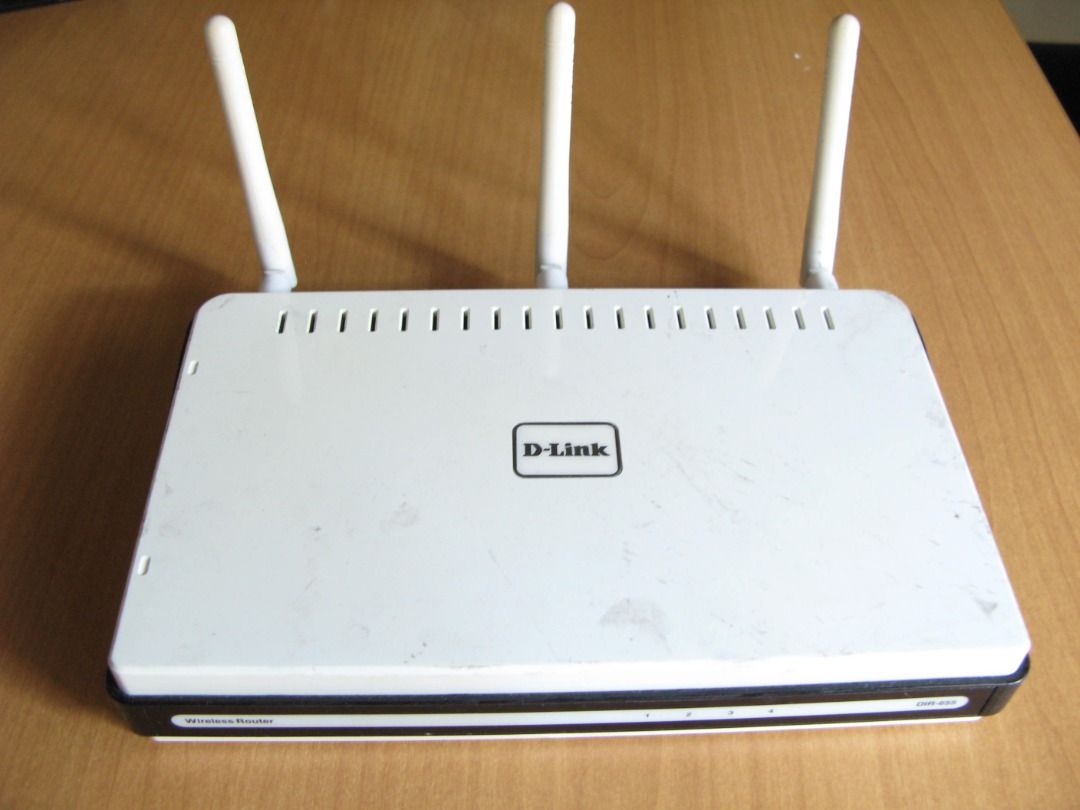 D-Link DIR-655 (Category: Networking) located in Manila. Submitted by mil.choi (Listing ID 1337325428, Image 2). Description: D-Link DIR655 (defective unit) Unit turns on with blue light blinking. Possibly can be repaired but not sure. If not, antennas can be used on other units as well as power adaptor Location San Juan City. Item for pickup. Thank you for viewing the post!.