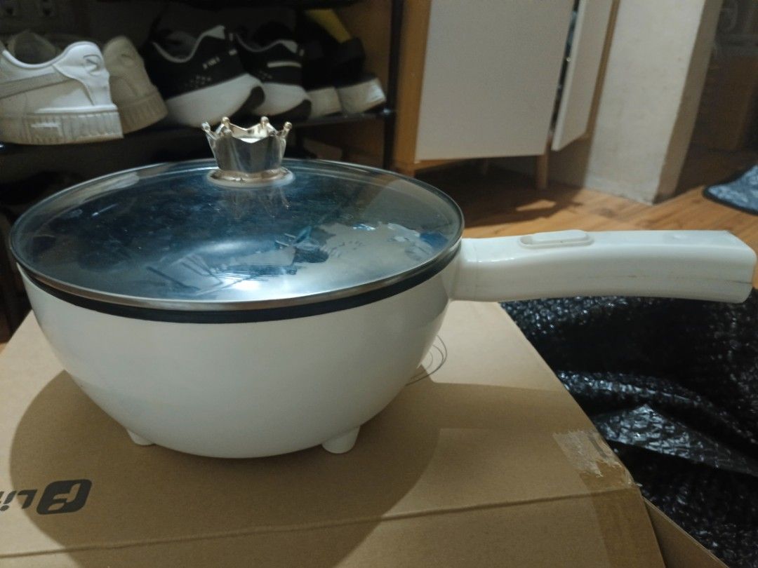 ELECTRIC FRYING PAN (Category: Other Kitchenware & Tableware) located in Quezon City. Submitted by psychie09 (Listing ID 1337299016, Image 2). Description: Selling my pre loved electric frying Pan. Very convenient lalo sa mga nag dodorm. issue: See the last pic. May part lang ng black ang natanggal para sa non stick but all in all still working. RFS: Upgrade to induction cooker meetup or delivery.