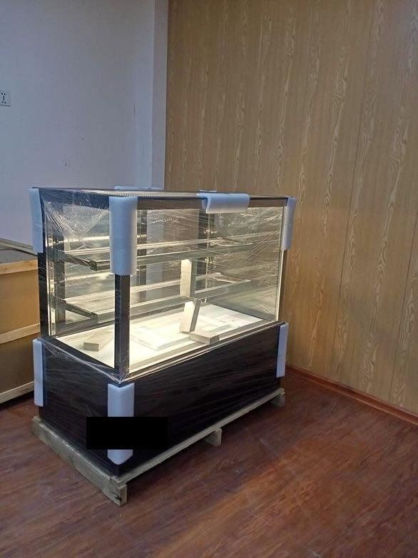EPA-55 COMMERCIAL BOX TYPE FLOOR TYPE CAKE CHILLER!!!! (Category: Construction Tools & Equipment) located in Lucena. Submitted by cadshalinealmanza (Listing ID 1337314500, Image 3). Description: Dimension: -L: 117cm -H: 122cm (4ft) -W: 63cm *Upgrade electric heating wire to eliminate fog •Double glazed. glass to lock temperatures to prevent air leakage •3D cool air circulation system, cold circulation is more energy-saving Cooling faster, food is