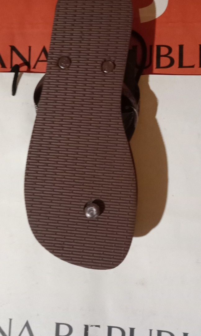 Flip Flops (Category: Slippers & Slides) located in Pasig City. Submitted by raytigs (Listing ID 1337312972, Image 2). Description: Only Genuine Havianas have the official seal of authenticity..
