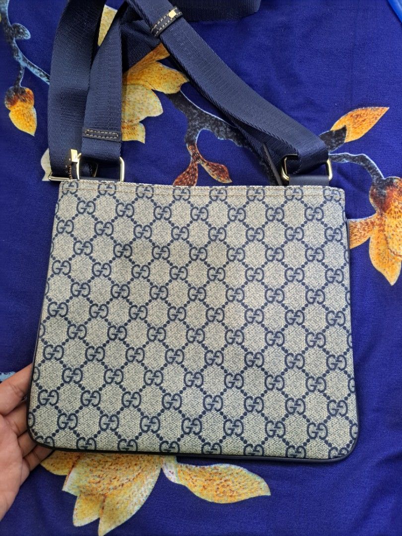 Gucci (Category: Luxury Bags & Wallets) located in Batangas. Submitted by venus232nd (Listing ID 1337275909, Image 3). Description: good condition,nga,coded.