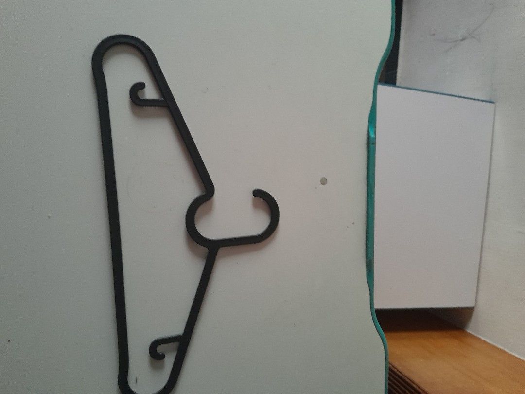 Hanger65074075224323112