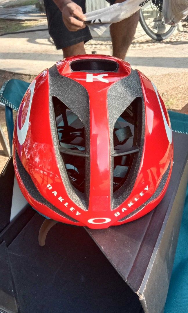 Helmet Oakley Aro5 Team Katusha. Saiz M.FOC Feeding bag dan Cap Team Katusha