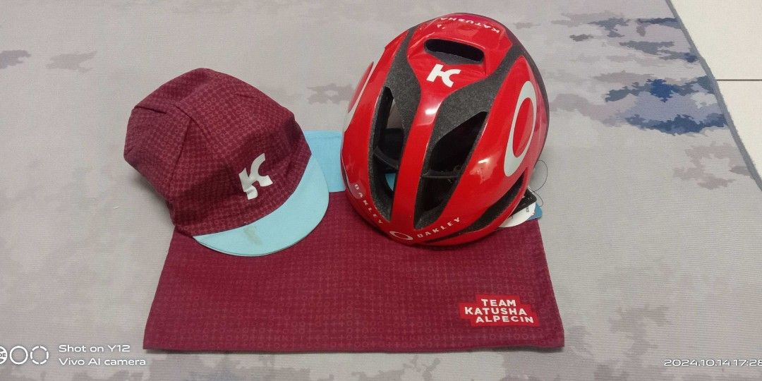Helmet Oakley Aro5 Team Katusha. Saiz M.FOC Feeding bag dan Cap Team Katusha Sports Equipment Bicycles Parts Bicycles on Carousell