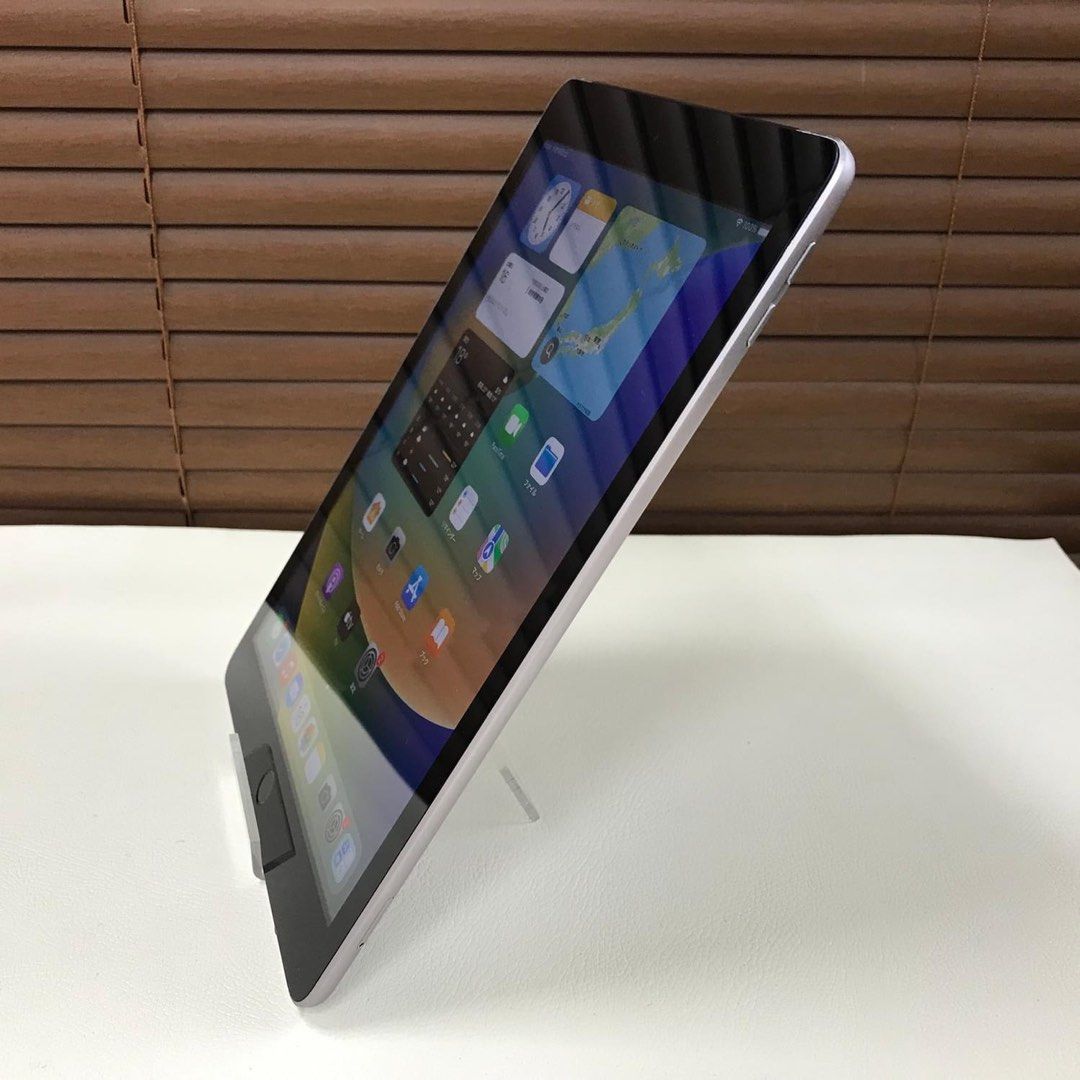 iPad 5th gen 128gb w/ SIM (Category: iPad) located in Manila. Submitted by TekiCashGadgetsph (Listing ID 1337386205, Image 2). Description: Good as new Box with charger Wi-Fi + Cellular (any sim) No issue Ready to use! 🤍 .