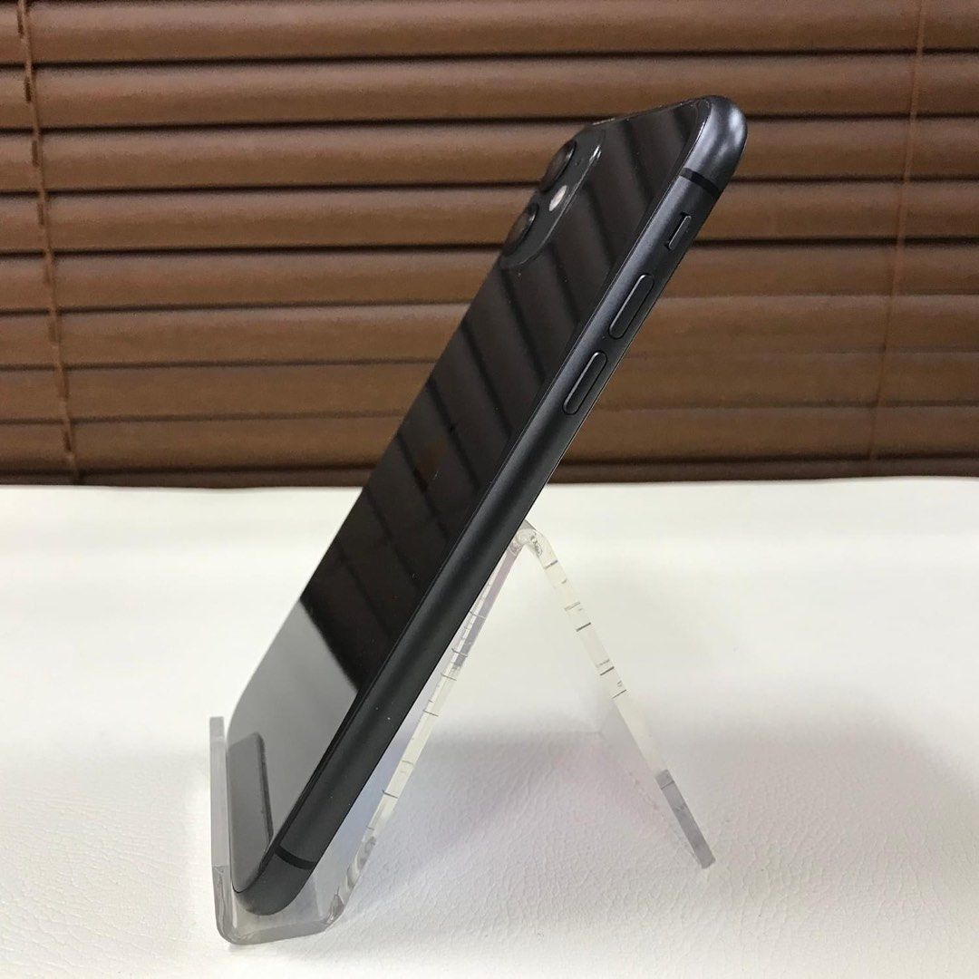 iPhone 11 256gb (Category: iPhone 11 Series) located in Manila. Submitted by TekiCashGadgetsph (Listing ID 1337385186, Image 2). Description: (FU) Open-line, any sim working (worldwide) - Guaranteed original iPhone not fake/copy accessories with box Secondhand Good as new not abused! Presentable •Original Lcd • no issue hidden issues • clean apple id / iCloud id • Good batthealth • Good cam front/back • Good Performance • Working face id • Good u