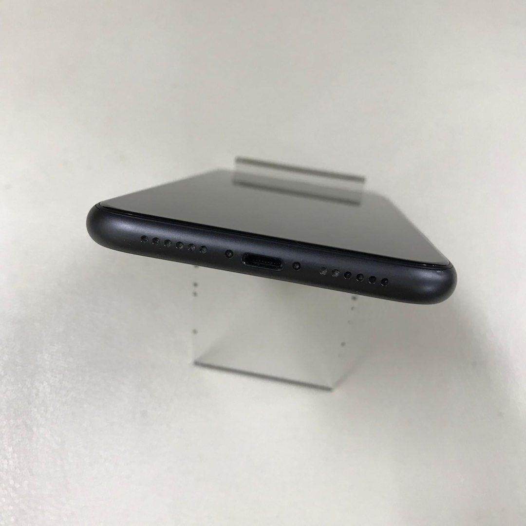 iPhone 11 256gb (Category: iPhone 11 Series) located in Manila. Submitted by TekiCashGadgetsph (Listing ID 1337385186, Image 3). Description: (FU) Open-line, any sim working (worldwide) - Guaranteed original iPhone not fake/copy accessories with box Secondhand Good as new not abused! Presentable •Original Lcd • no issue hidden issues • clean apple id / iCloud id • Good batthealth • Good cam front/back • Good Performance • Working face id • Good u
