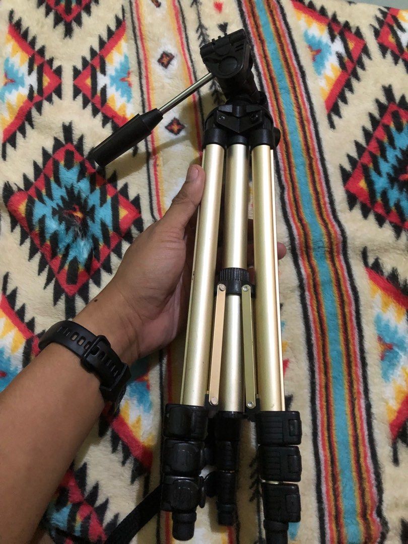 Japan portable tripod (Category: Gimbals & Stabilizers ) located in Quezon City. Submitted by markgolveo (Listing ID 1337268217, Image 1). Description: Japan Titanium portable tripod.