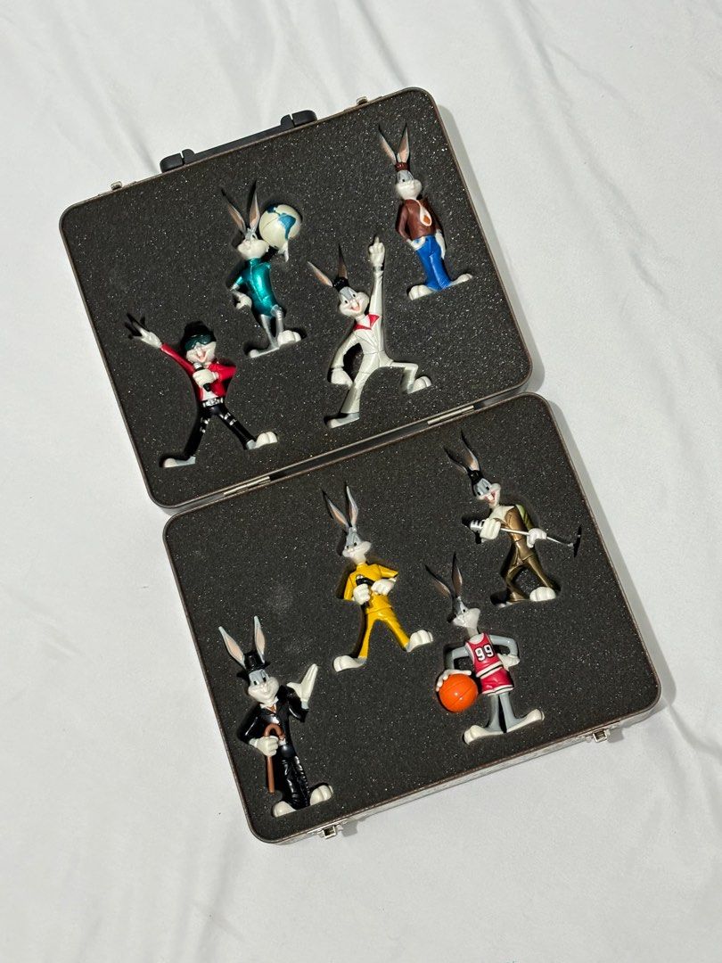 LOONEY TUNES MILLENNIUM COLLECTION (Category: Vintage Collectibles) located in Dagupan City. Submitted by retroshutterph (Listing ID 1337276884, Image 1). Description: .