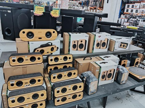 Marley Get Together Speakers (Category: Soundbars, Speakers & Amplifiers) located in Muntinlupa City. Submitted by affordable_surplus.1 (Listing ID 1337274270, Image 1). Description: Marley Get Together Speakers Surplus From Australia Marley Get Together 2- 7,500 Marley Get Together- 6,500 Message me for more info Reine David 09611741423 .
