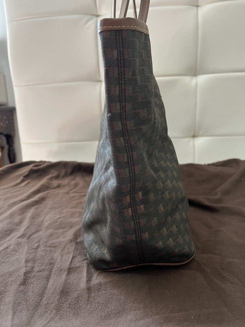 Moynat Tote Bag (Category: Luxury Bags & Wallets) located in Pasig City. Submitted by MommyDailyfinds (Listing ID 1337246315, Image 2). Description: Preloved Condition: 7/10.