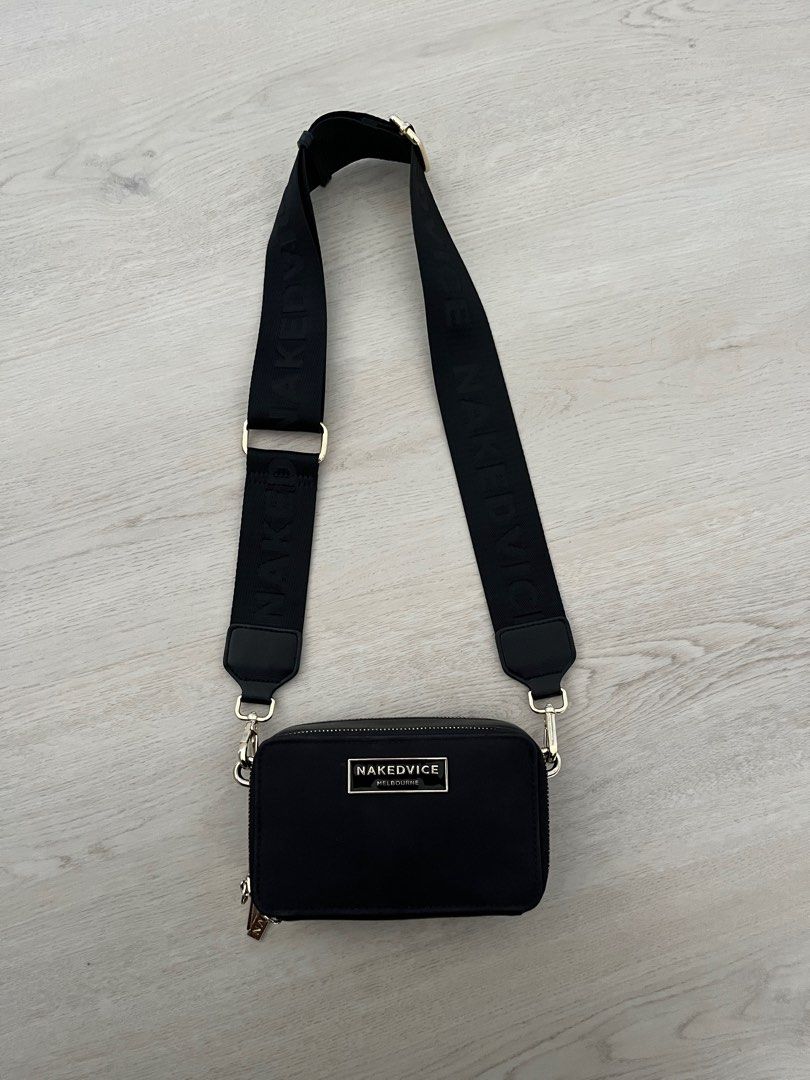 NAKEDVICE CAMERA BAG (Category: Women's Bags & Wallets) located in Kenwick. Submitted by sxnnyll (Listing ID 1337389690, Image 1). Description: .
