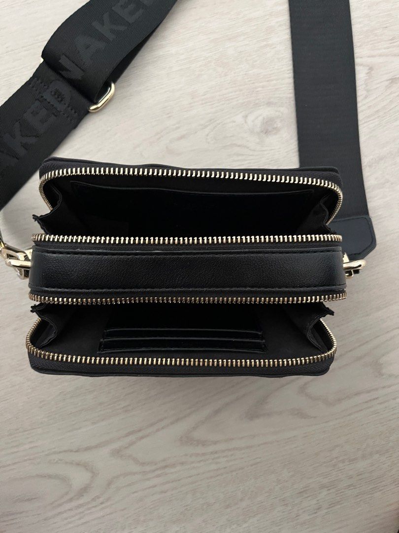 NAKEDVICE CAMERA BAG (Category: Women's Bags & Wallets) located in Kenwick. Submitted by sxnnyll (Listing ID 1337389690, Image 3). Description: .