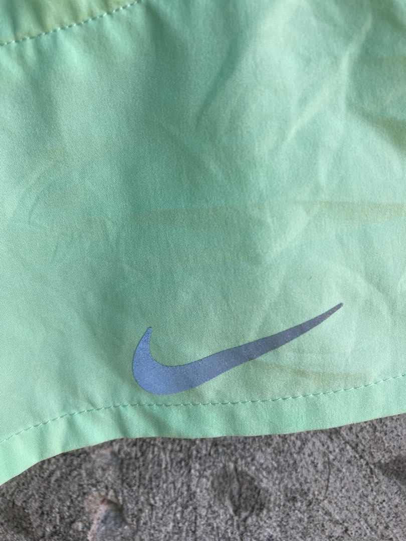 Nike Running Shorts Medium (Category: Shorts) located in Tolosa. Submitted by TheRetail (Listing ID 1337266887, Image 3). Description: Fits large up to 36 14.5 length.