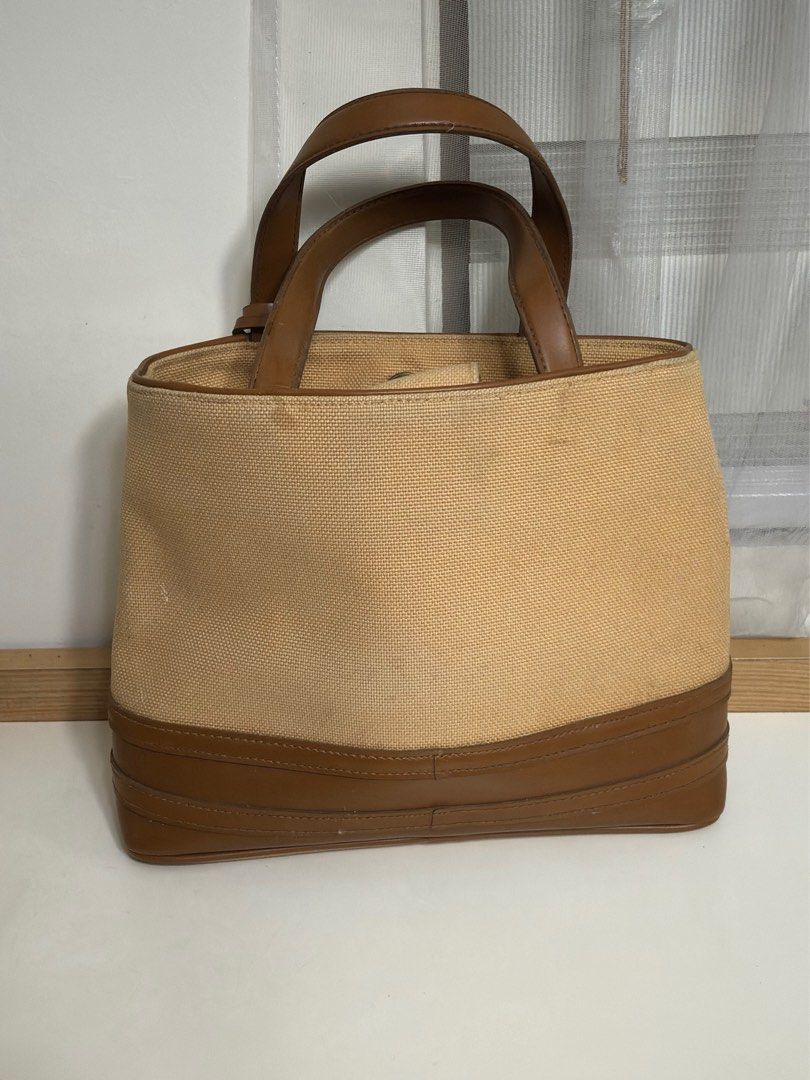 Nine West Beige Handbag (Category: Purses & Pouches) located in Taguig. Submitted by johns_stuff (Listing ID 1337288053, Image 2). Description: Nine West Taguig location.