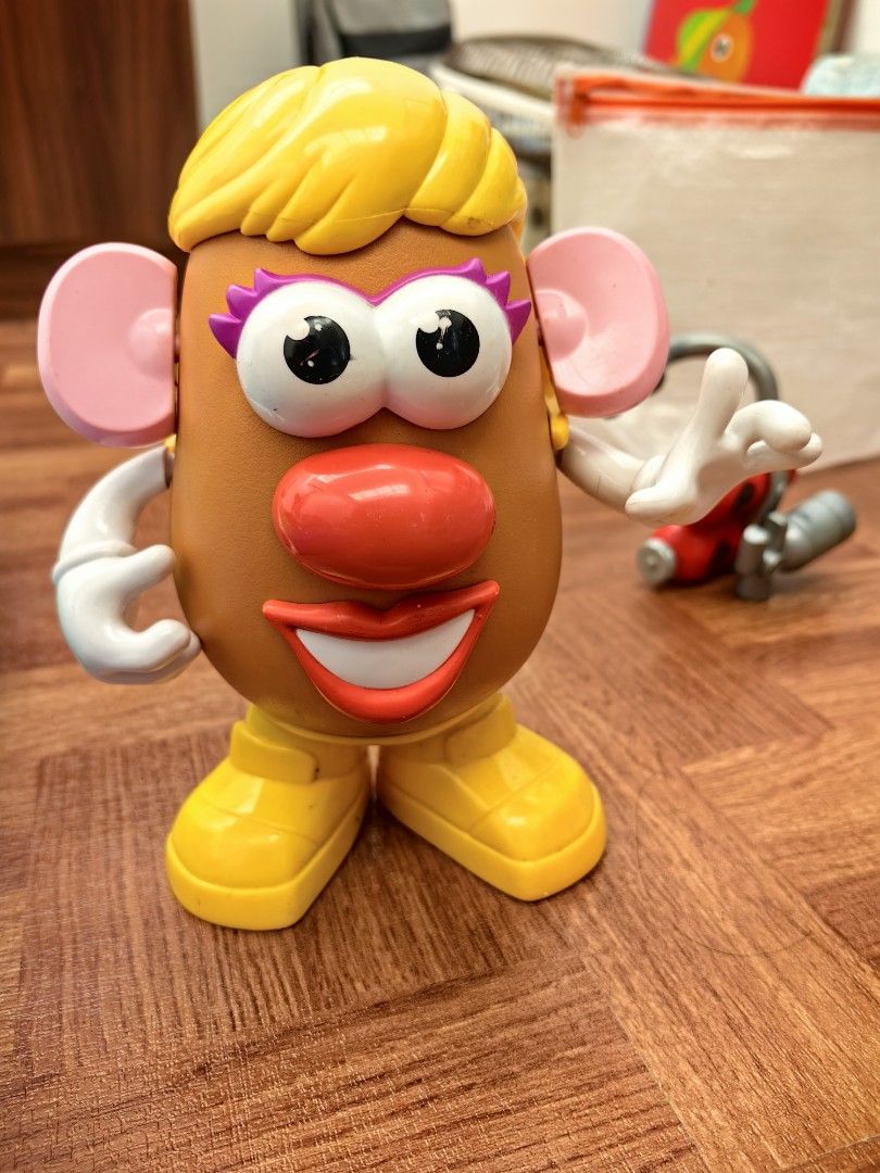 Potato Head Lady (Category: Kids Toys) located in Zamboanga. Submitted by momglp (Listing ID 1337243504, Image 1). Description: Great for kids and toddlers for body part identification and creativity. No major issues. Just slight smudges from typical toddler play. Kindly please don't make an offer if unsure. Thank you!.
