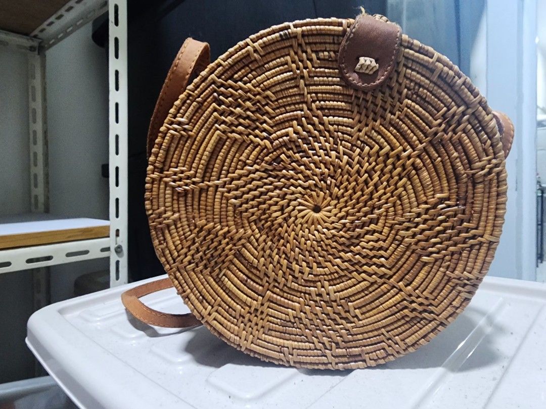 Rattan Round Bag from Bali #garagesale (Category: Beach Bags) located in Mandaluyong City. Submitted by cluttercleanup (Listing ID 1337366522, Image 1). Description: Never used bought as a souvenir.