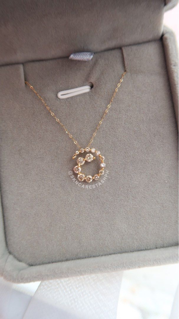 RESTOCKED! Twirl Diamond Necklace (Category: Necklaces) located in Manila. Submitted by skncarestashph (Listing ID 1337411712, Image 1). Description: ✨Twirl Diamond Necklace 📌0.500 tcw dia 📌1g 💎 Natural Earth Mined Diamond 💎 Non-Certificate 💎 18k Yellow Gold 💎45cm Adjustable 🇯🇵 Japan Setting.