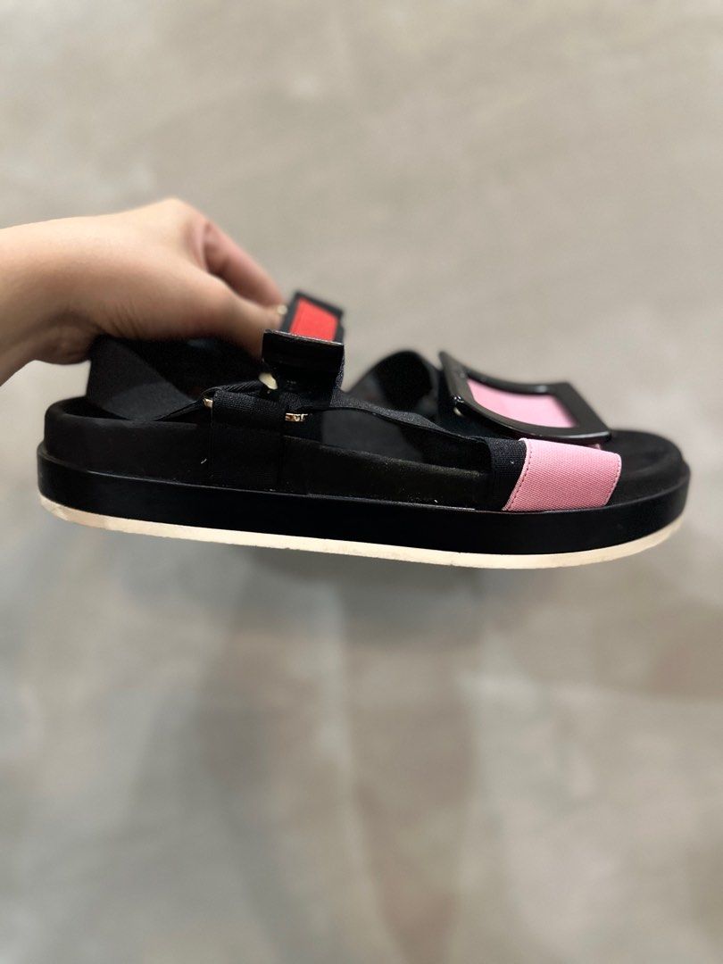 ROGER VIVIER (Category: Sneakers & Footwear) located in Santa Rosa. Submitted by que_08 (Listing ID 1337337555, Image 2). Description: Size 8, 24cm.