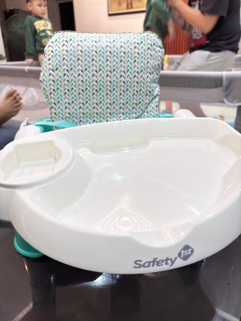 Safety 1st Meal time booster seat (Category: Weaning & Toddler Feeding) located in Mabalacat. Submitted by 17neil (Listing ID 1337356331, Image 1). Description: Foldable and Removable Tray.