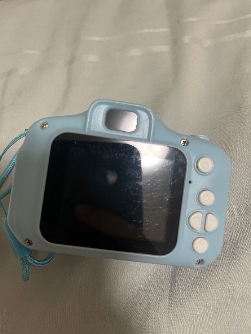 Small camera (Category: Cameras) located in Singapore. Submitted by klaraaaaa (Listing ID 1337294352, Image 2). Description: .