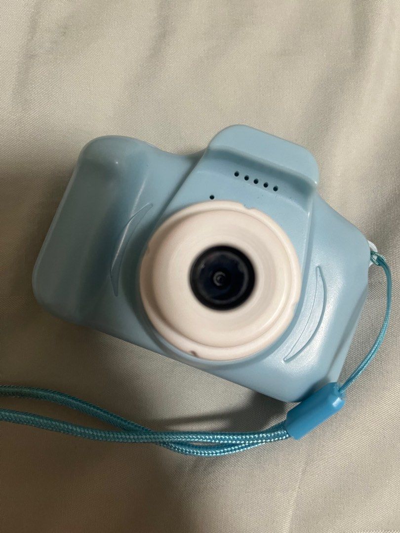 Small camera (Category: Cameras) located in Singapore. Submitted by klaraaaaa (Listing ID 1337294352, Image 1). Description: .
