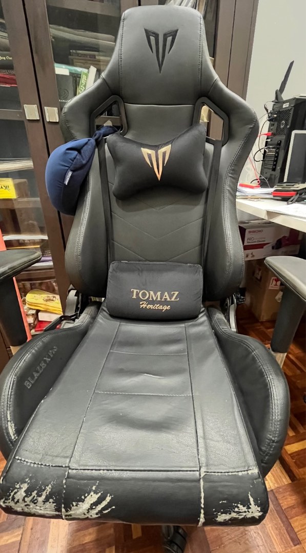 Tomaz gaming chair, Furniture & Home Living, Furniture, Chairs on Carousell