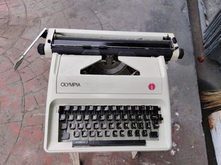 13carriage Sami standard Olympia manual typewriter