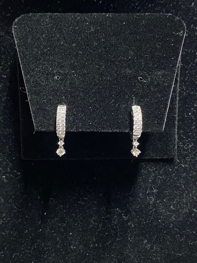 18k Whitegold Huggie Diamond Dangling (0.44cts) (Category: Earrings) located in Quezon City. Submitted by shopjml (Listing ID 1292940319, Image 1). Description: 0.44cts (32 pcs Diamonds) 2.27grms VS G 18k Whitegold Singapore Setting Shipping at buyers expense.
