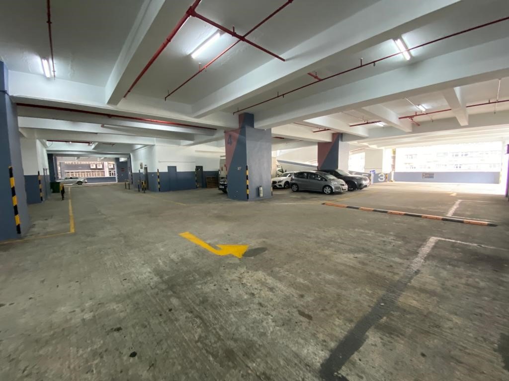 Tsuen Wan, Shing Wan Kok Street, SF Industrial Centre parking lot covered van space for rent62865879674113111