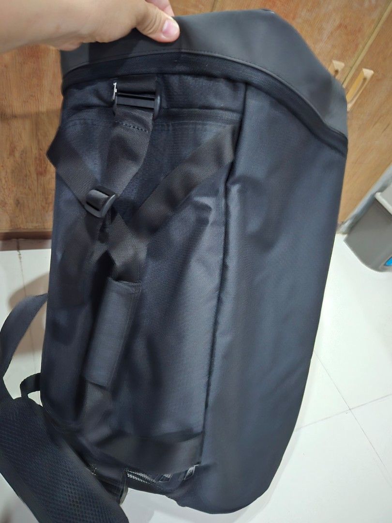Adidas Essentials 3-Stripes Duffel Bag (Category: Sling Bags) located in Guinobatan. Submitted by mayrell128 (Listing ID 1337546593, Image 3). Description: Original Adidas Essentials 3-Stripes Duffel Bag A versatile duffel bag made in part with recycled materials Dimensions: 25.5 cm x 50 cm x 22 cm Volume: 30 L 100% polyester (recycled) Front zip and end zip pockets Dual carry handles Adjustable shoulder strap with movable pad Durable coated bott