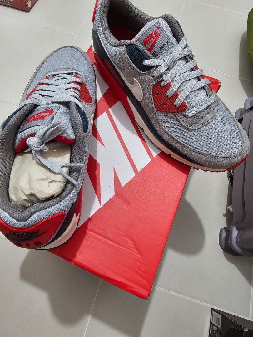 Air max90 (Category: Sneakers) located in Singapore. Submitted by mikey043091 (Listing ID 1337538607, Image 1). Description: .