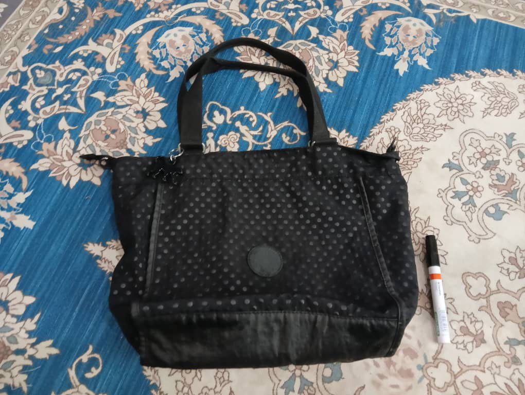 Beg Kipling hitam 11x11.5.x4.5 Women s Fashion Bags Wallets Cross body Bags on Carousell