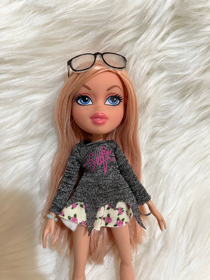Bratz hauling cloe pink hair