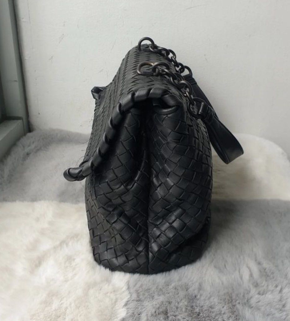 Bv flap (Category: Luxury Bags & Wallets) located in Santa Ana. Submitted by astonandariana (Listing ID 1336444099, Image 3). Description: .
