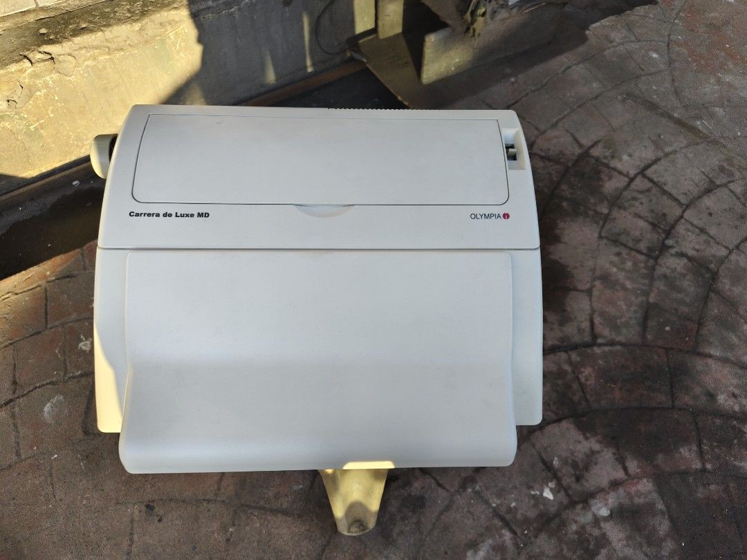 Carrera deluxe MD electronic Olympia typewriter (Category: Community) located in Manila. Submitted by tagaberick37031 (Listing ID 1337584958, Image 1). Description: Carrera deluxe MD electronic typewriter Olympia running condition and good quality pm lang Ako.